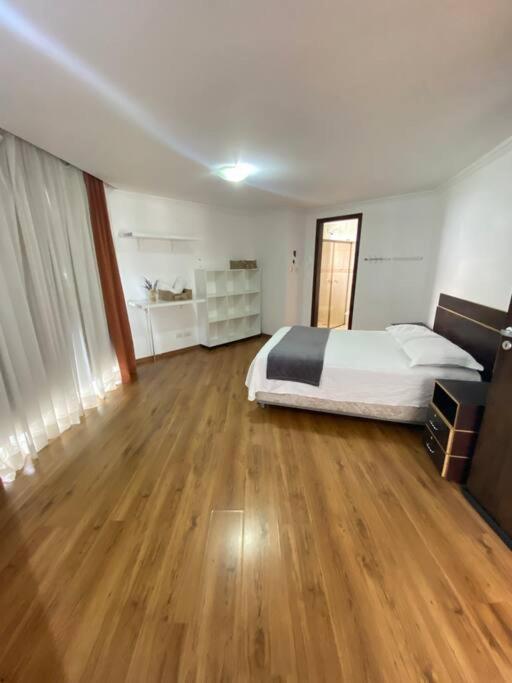 Sobrado Espacoso Em Santa Felicidade Curitiba Exterior foto